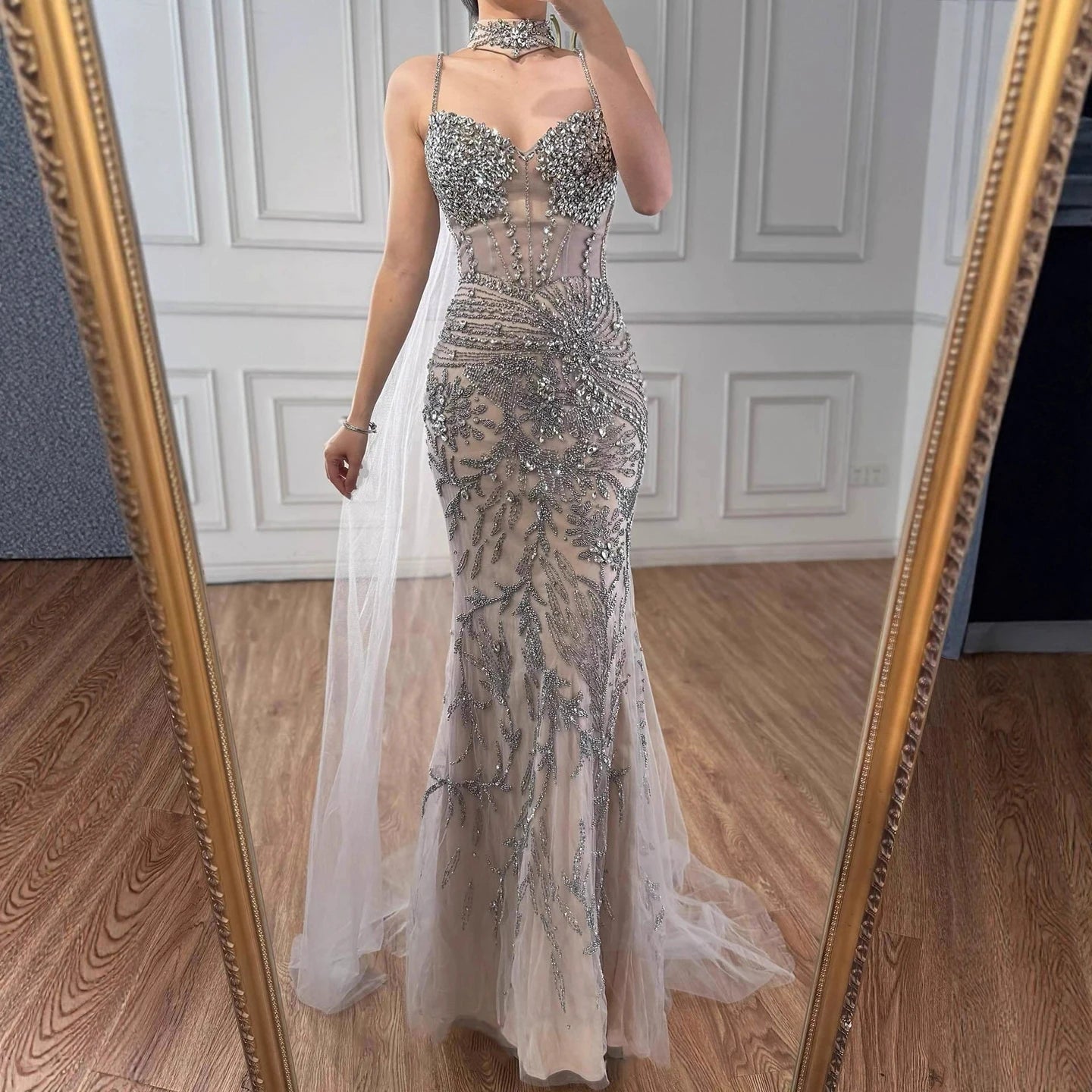 Luxuriöses Abendkleid, grau, perlenbesetzt, mit Cape, Ballkleid LA73342