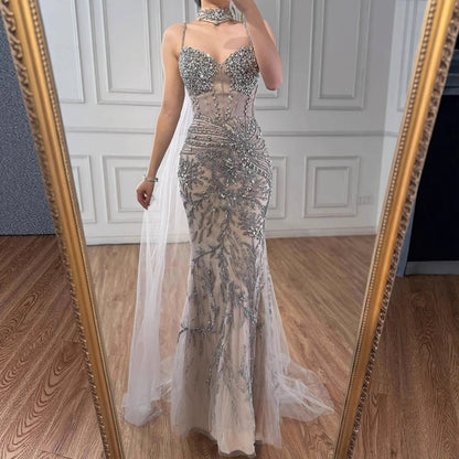 Luxuriöses Abendkleid, grau, perlenbesetzt, mit Cape, Ballkleid LA73342