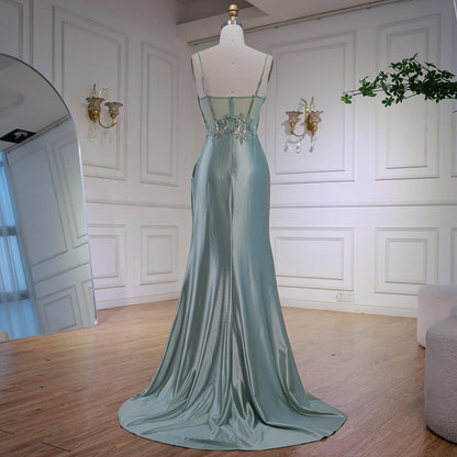 Luxuriöses Ballkleid aus mintgrünem Satin mit Perlen und Schlitz LA72995