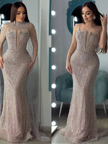 Luxuriöses Abendkleid mit Perlen in Nude-Farben und langem, transparentem Cape LA72189A 