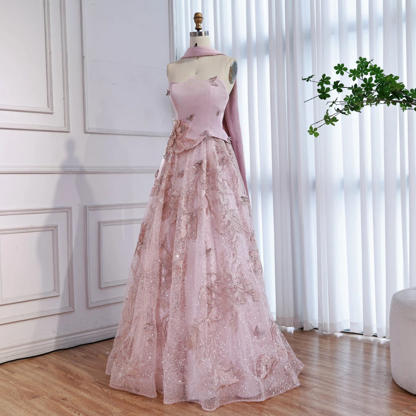 فستان سهرة فاخر وردي اللون مكون من قطعتين بتصميم A-Line مع كاب LA73415