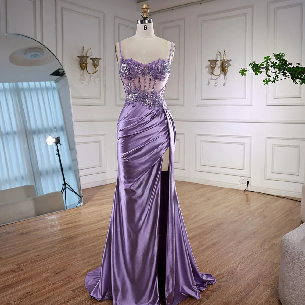 Luxuriöses Ballkleid aus mintgrünem Satin mit Perlen und Schlitz LA72995