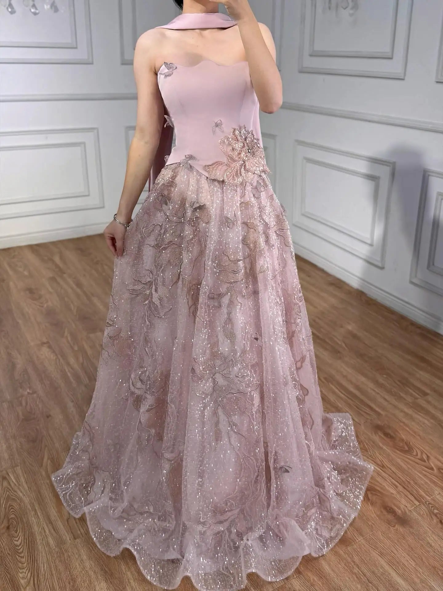 فستان سهرة فاخر وردي اللون مكون من قطعتين بتصميم A-Line مع كاب LA73415