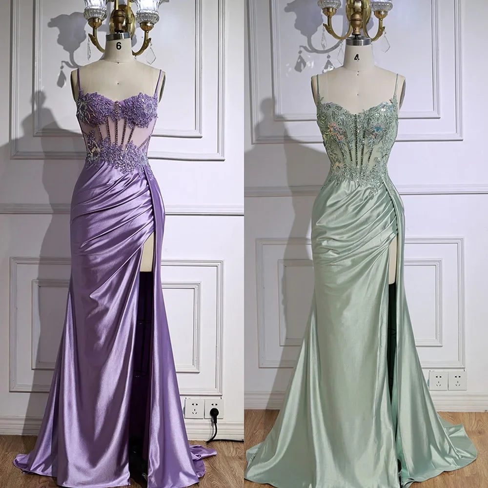 Luxuriöses Ballkleid aus mintgrünem Satin mit Perlen und Schlitz LA72995