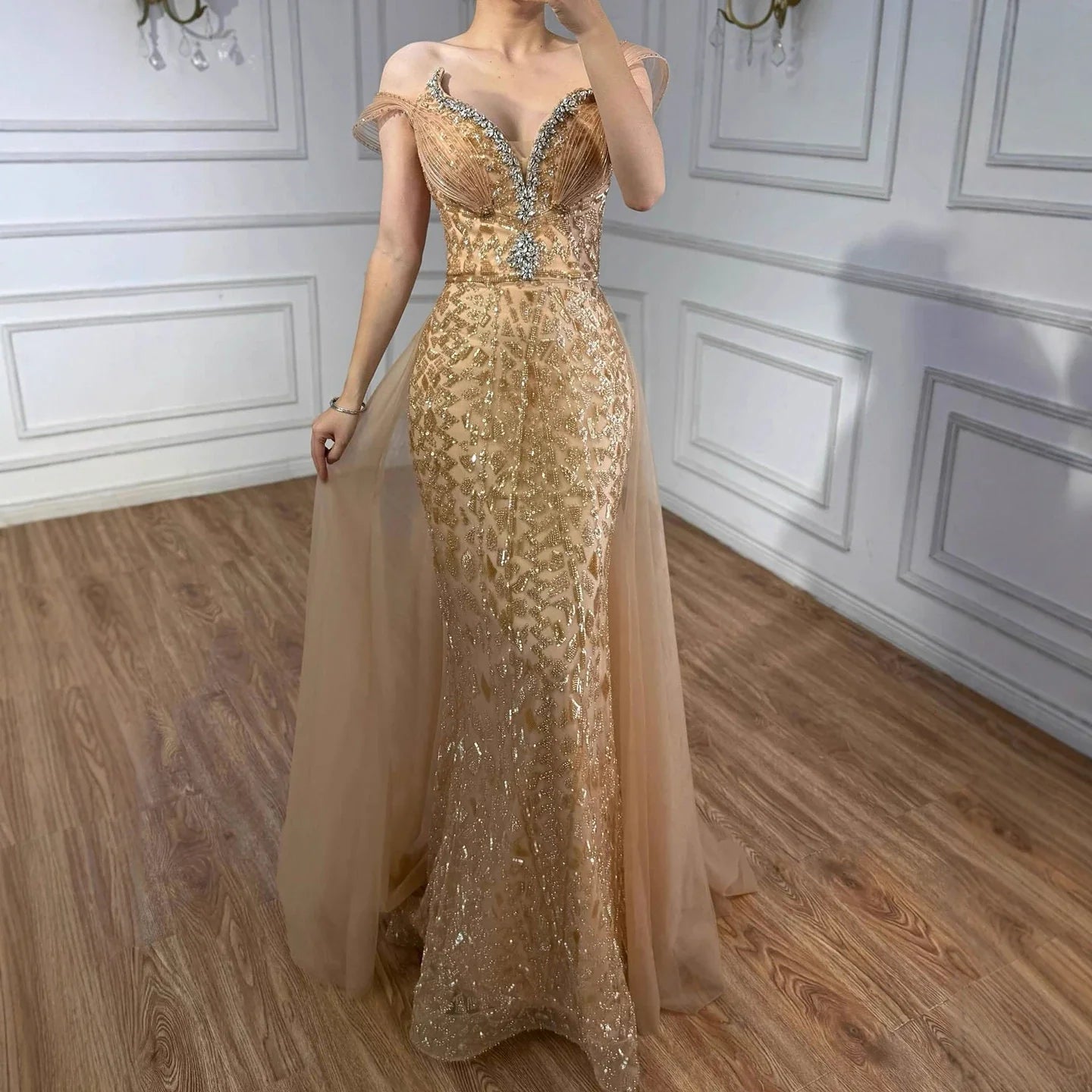 فستان سهرة وردي مطرز من سيرين هيل مكشوف الكتفين LA73413