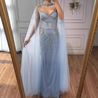 Luxuriöses arabisches, nudefarbenes Abendkleid mit Perlenbesatz und Cape-Ärmeln LA73173