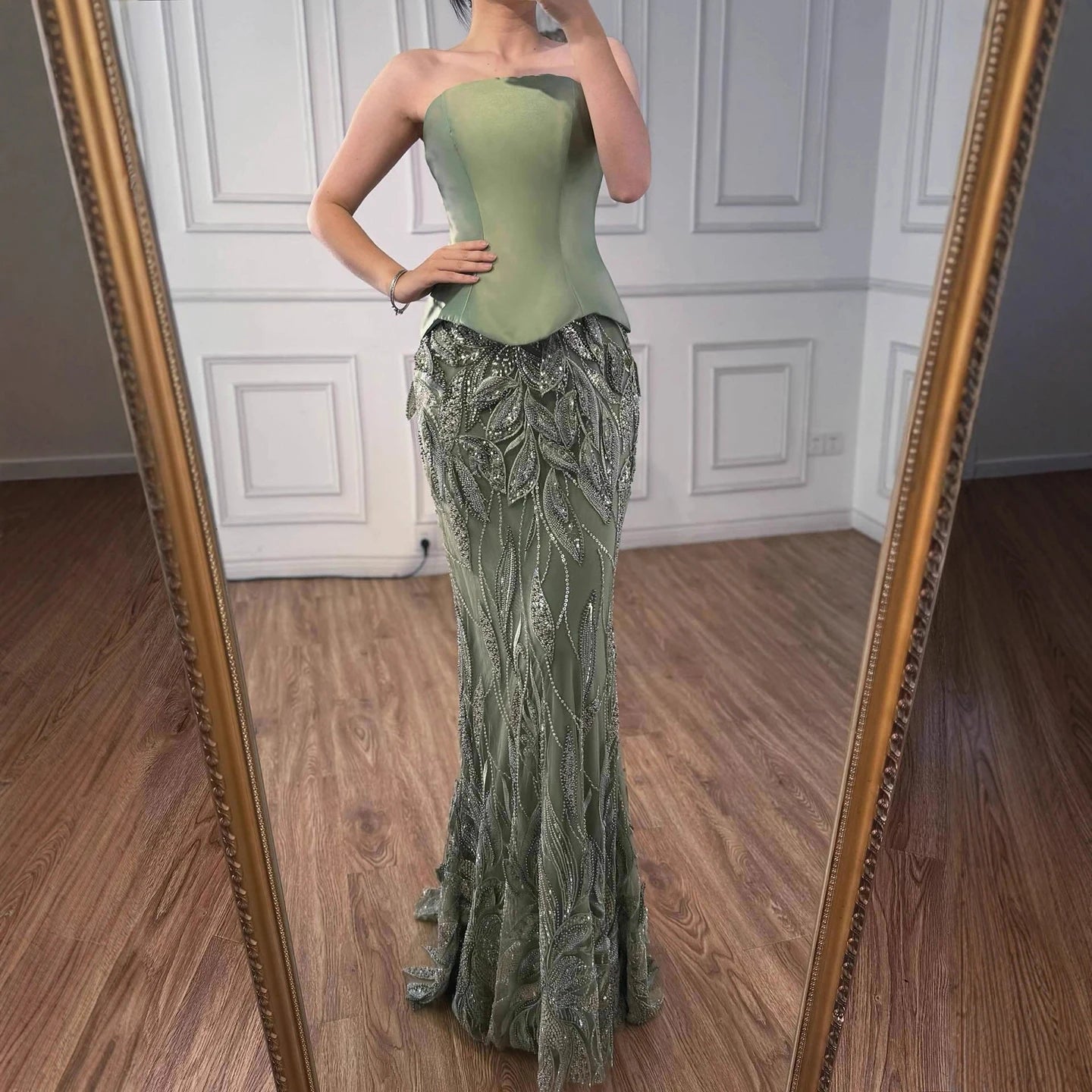 Luxuriöses, perlenbesetztes Abendkleid im Meerjungfrauenstil mit Cape-Kragen in Salbeigrün LA73110