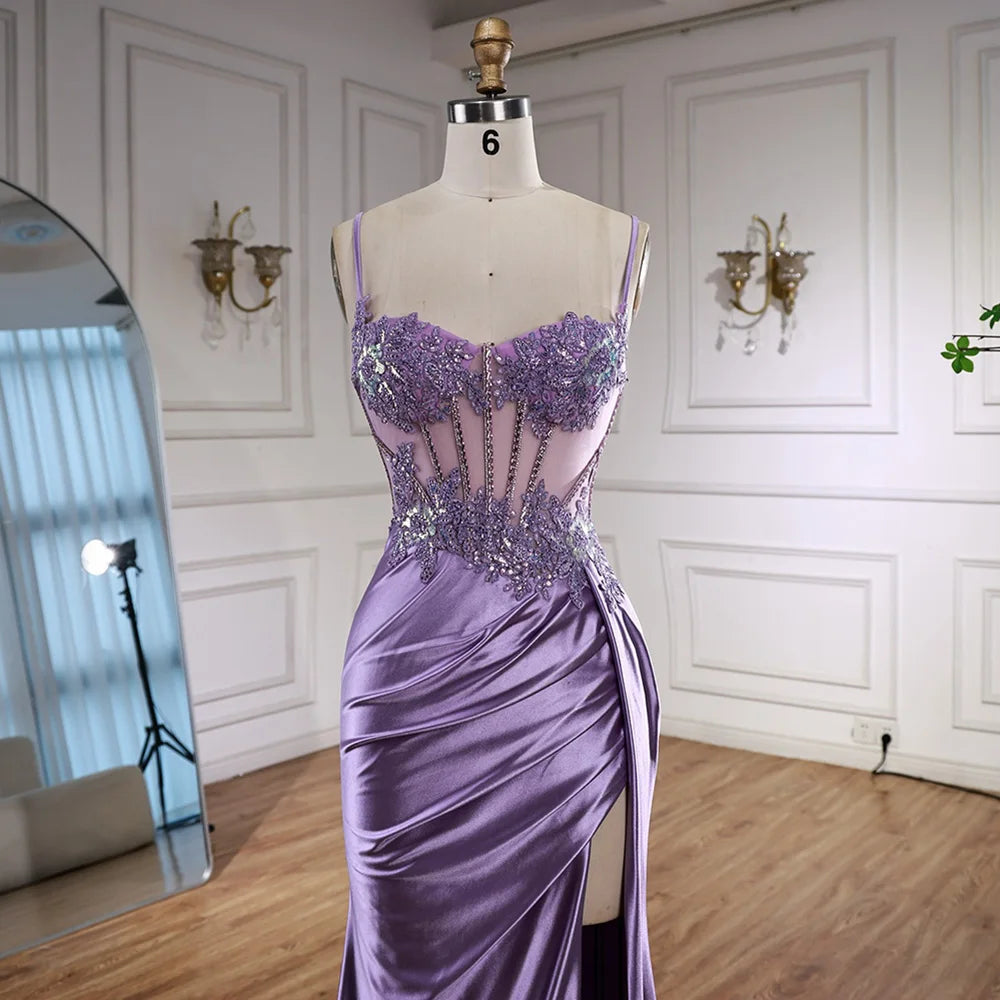 Luxuriöses Ballkleid aus mintgrünem Satin mit Perlen und Schlitz LA72995
