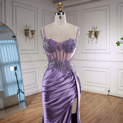 Luxuriöses Ballkleid aus mintgrünem Satin mit Perlen und Schlitz LA72995