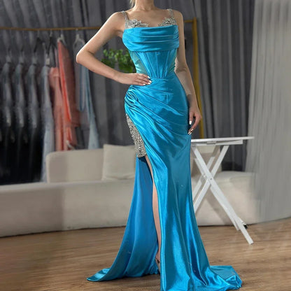 Luxuriöses Abendkleid aus weinrotem Satin mit Spaghettiträgern und hohem Schlitz aus Dubai, Saudi-Arabien, für formelle Anlässe, LA72776 