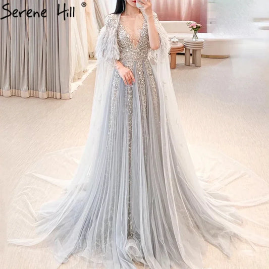 Serene Hill Luxus Dubai Grau Abend Formale Kleider mit Feder Cape Schal Gold Arabisch Frauen Hochzeit Party Kleider Lange LA70640 