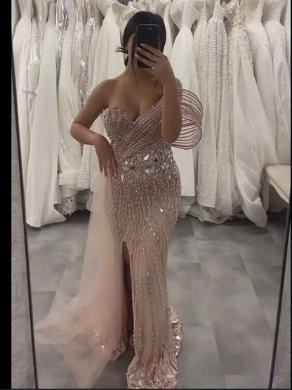Luxury Dubai Pink Beaded One-Shoulder Mermaid Evening Gown with Slit and Tulle Detail for Formal Occasion LA72888