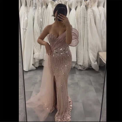 Luxury Dubai Pink Beaded One-Shoulder Mermaid Evening Gown with Slit and Tulle Detail for Formal Occasion LA72888