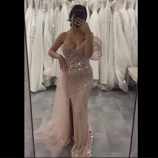 Luxury Dubai Pink Beaded One-Shoulder Mermaid Evening Gown with Slit and Tulle Detail for Formal Occasion LA72888