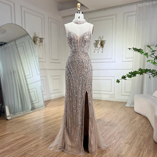Edles silbernes, hautfarbenes Meerjungfrau-Ballkleid mit Spaghettiträgern und Perlenbesatz LA72047B