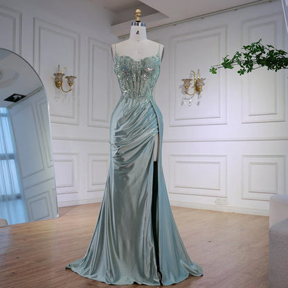 Luxuriöses Ballkleid aus mintgrünem Satin mit Perlen und Schlitz LA72995